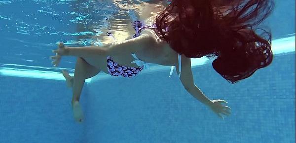  Andreina De Luxe in erotic underwatershow
